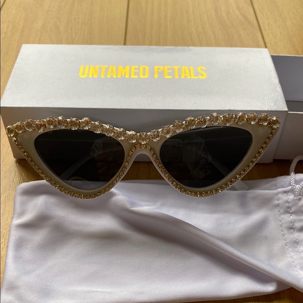UNTAMED PETALS BY AMANDA JUDGE Black and Gold Cat-Eye Sunglasses